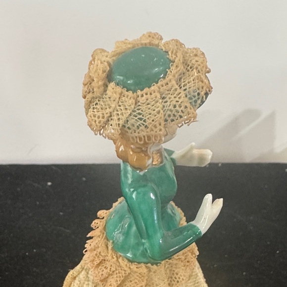 Elegant Vintage Royal Japan hand, painted dancing Lady Figurine in Green and Tan - Picture 5 of 8